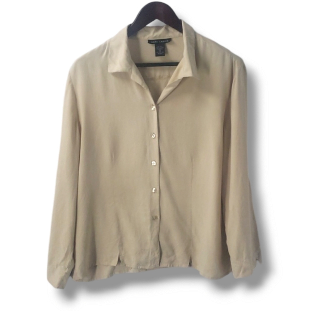 VTG. 💯% Silk “Anne Carson” Button Up Blouse
